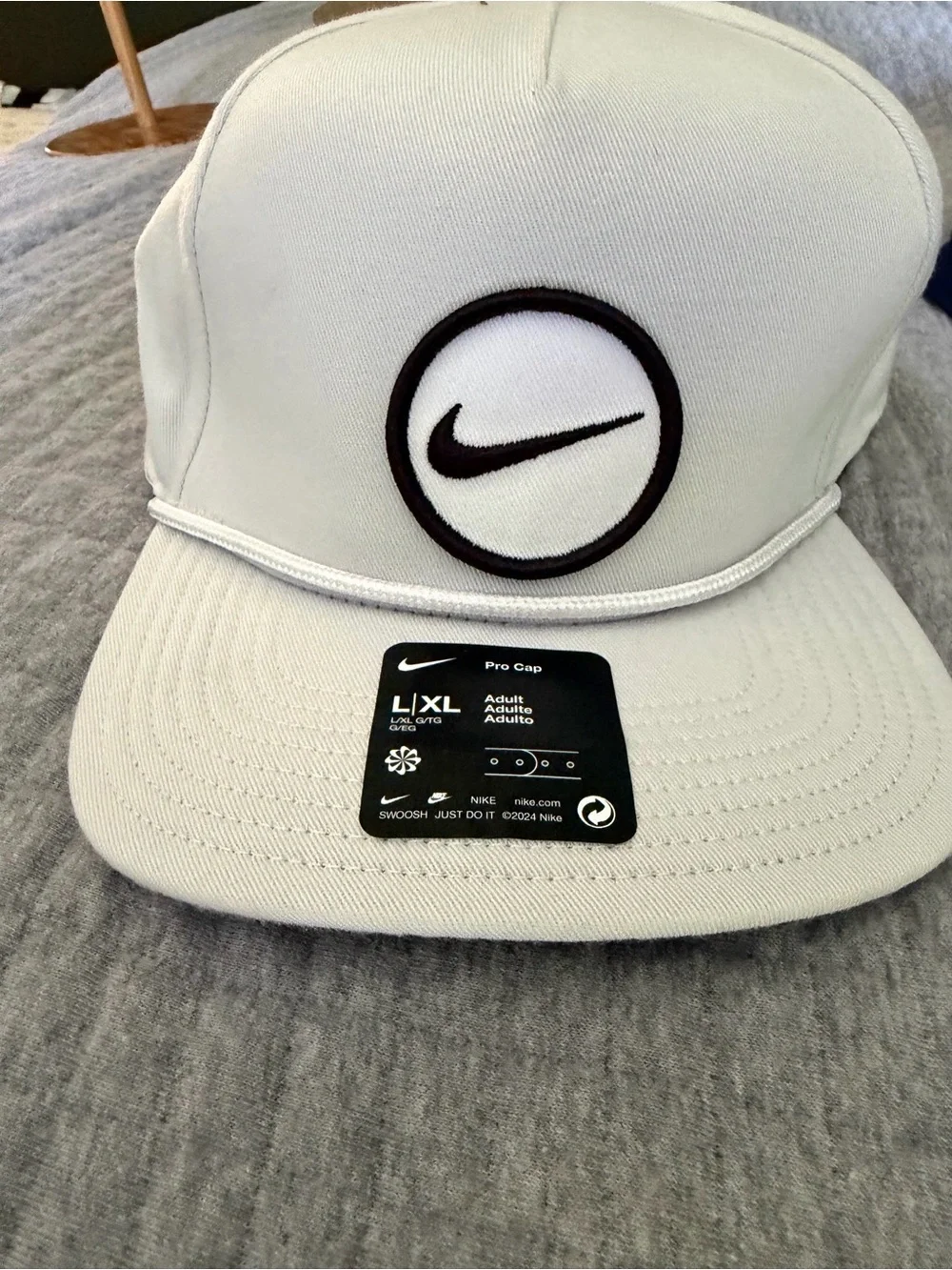 Nike SnapBack 2-Pack Circle Patch Pro Dri-Fit Snapback Hats - White & Navy